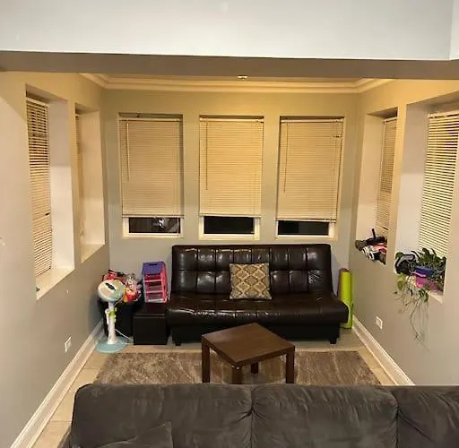 Beautiful Hyde Park Brownstone Apartment *