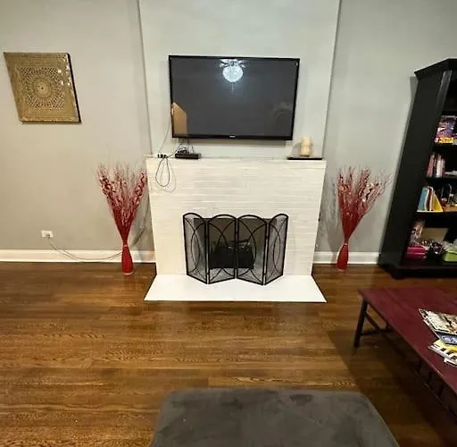 Beautiful Hyde Park Brownstone Apartment *
