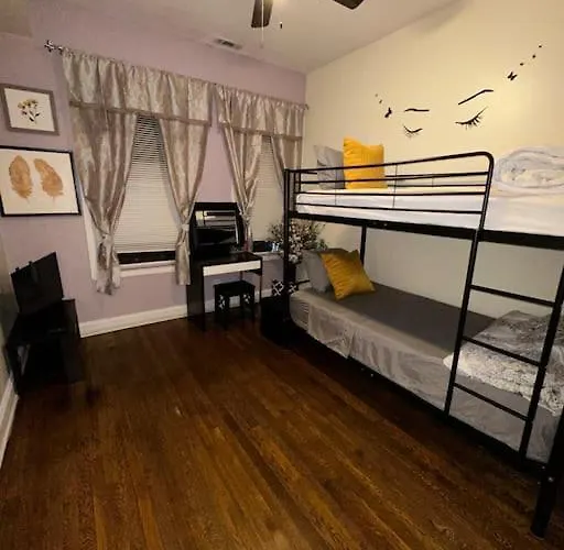 Beautiful Hyde Park Brownstone Apartment *